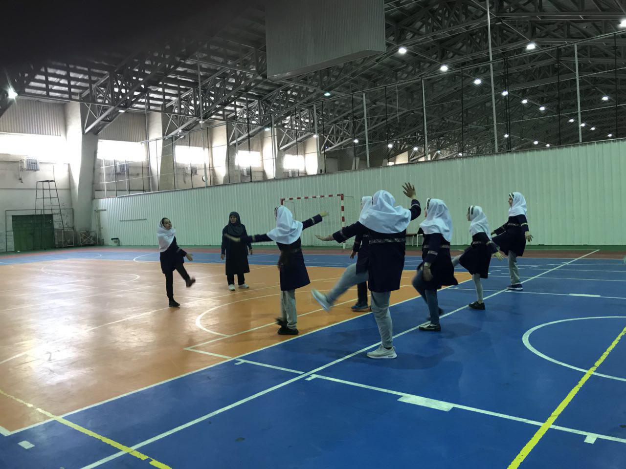 ورزش دانش آموزان پایه چهارم، پنجم و ششم در سالن یادگار امام رشت